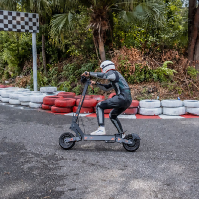 Електрическа тротинетка KuKirin G4 2025, Скорост 75км/ч, Пробег 75км, 60V/20Ah